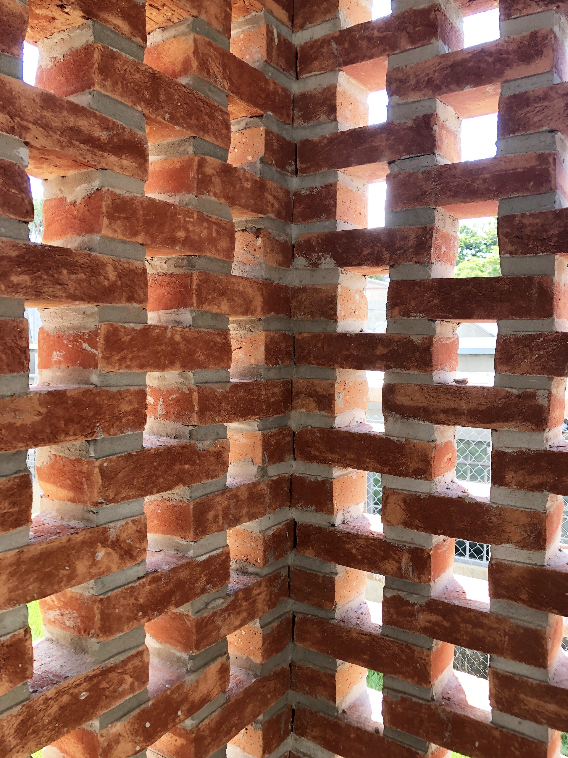 Trama de tijolos vazados para ventilação natural