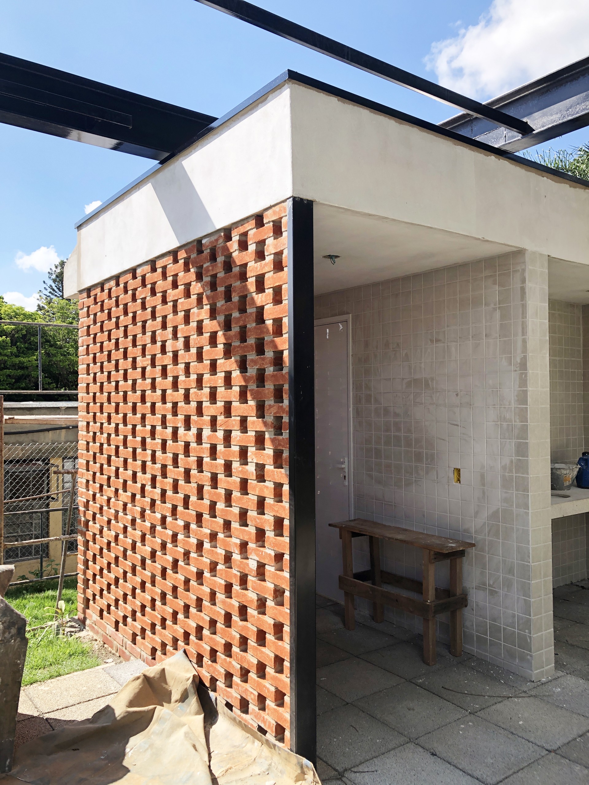 Módulo de serviços em tijolo aparente