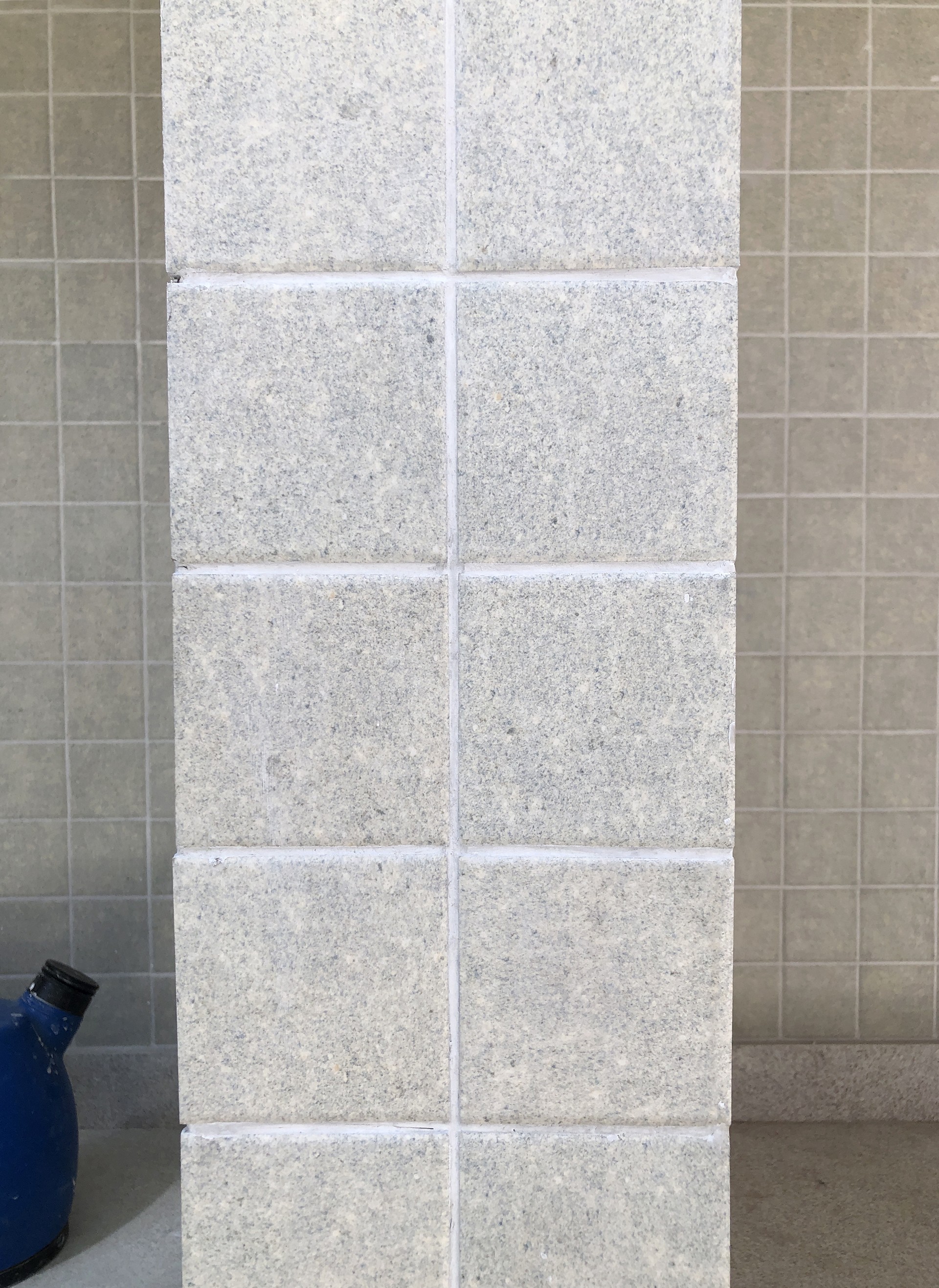 Revestimento em pastilha cerâmica cinza